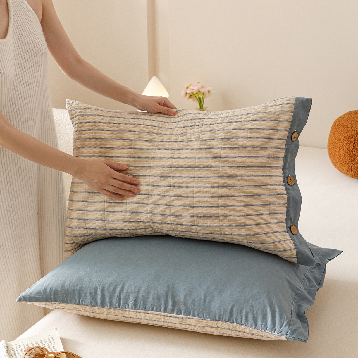 91家纺网 家纺一手货源 找家纺 爱港家纺 2025新款全棉色织水洗加厚绗缝夹棉防头油双面枕头套单品枕套单件枕套 小时代蓝