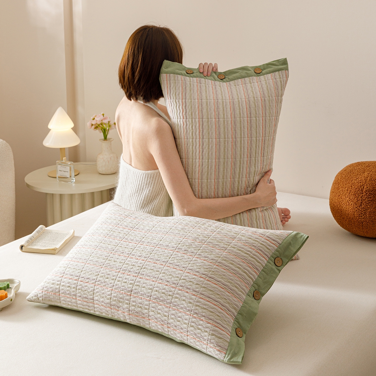 91家纺网 家纺一手货源 找家纺 爱港家纺 2025新款全棉色织水洗加厚绗缝夹棉防头油双面枕头套单品枕套单件枕套 小时代绿