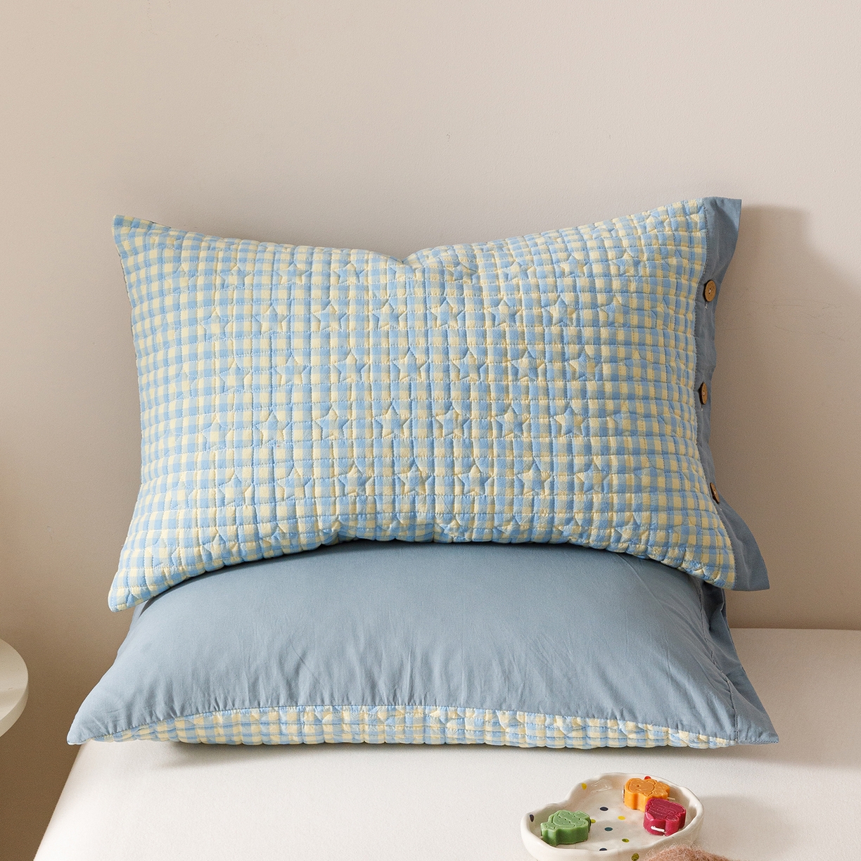 91家纺网 家纺一手货源 找家纺 爱港家纺 2025新款全棉色织水洗加厚绗缝夹棉防头油双面枕头套单品枕套单件枕套 格温特蓝