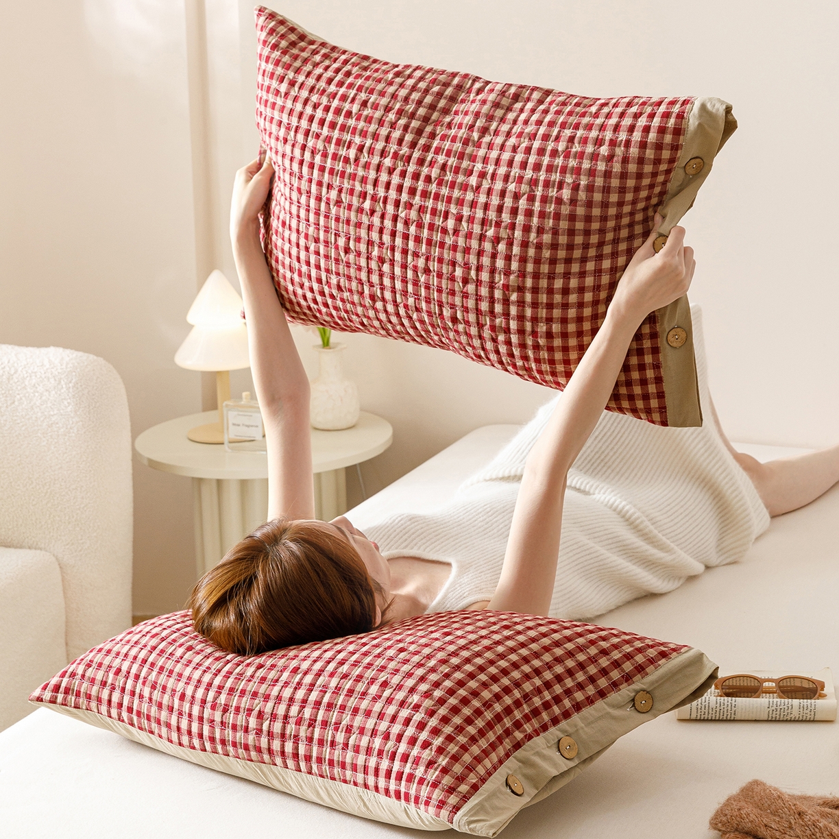 91家纺网 家纺一手货源 找家纺 爱港家纺 2025新款全棉色织水洗加厚绗缝夹棉防头油双面枕头套单品枕套单件枕套 格温特红