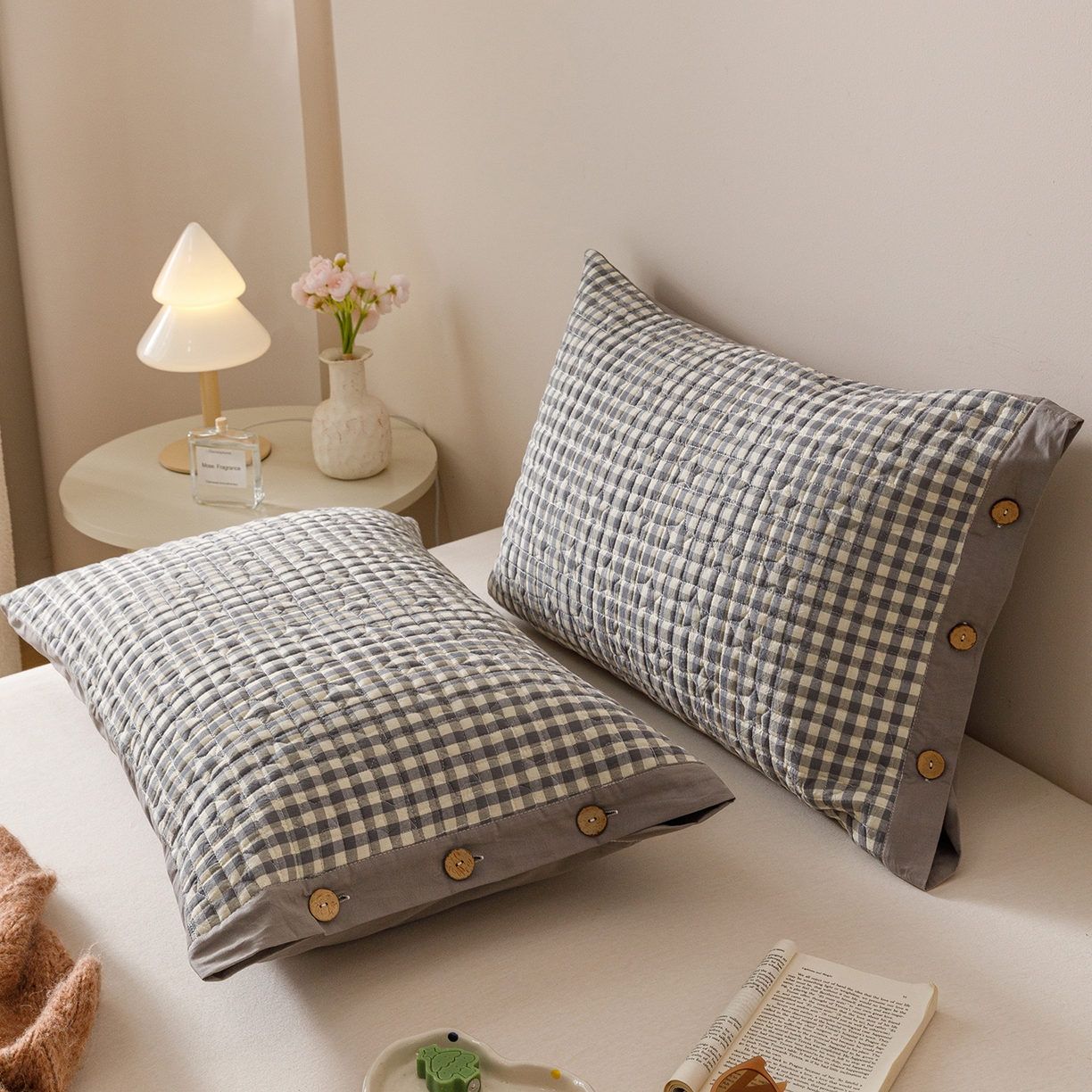 91家纺网 家纺一手货源 找家纺 爱港家纺 2025新款全棉色织水洗加厚绗缝夹棉防头油双面枕头套单品枕套单件枕套 格温特灰