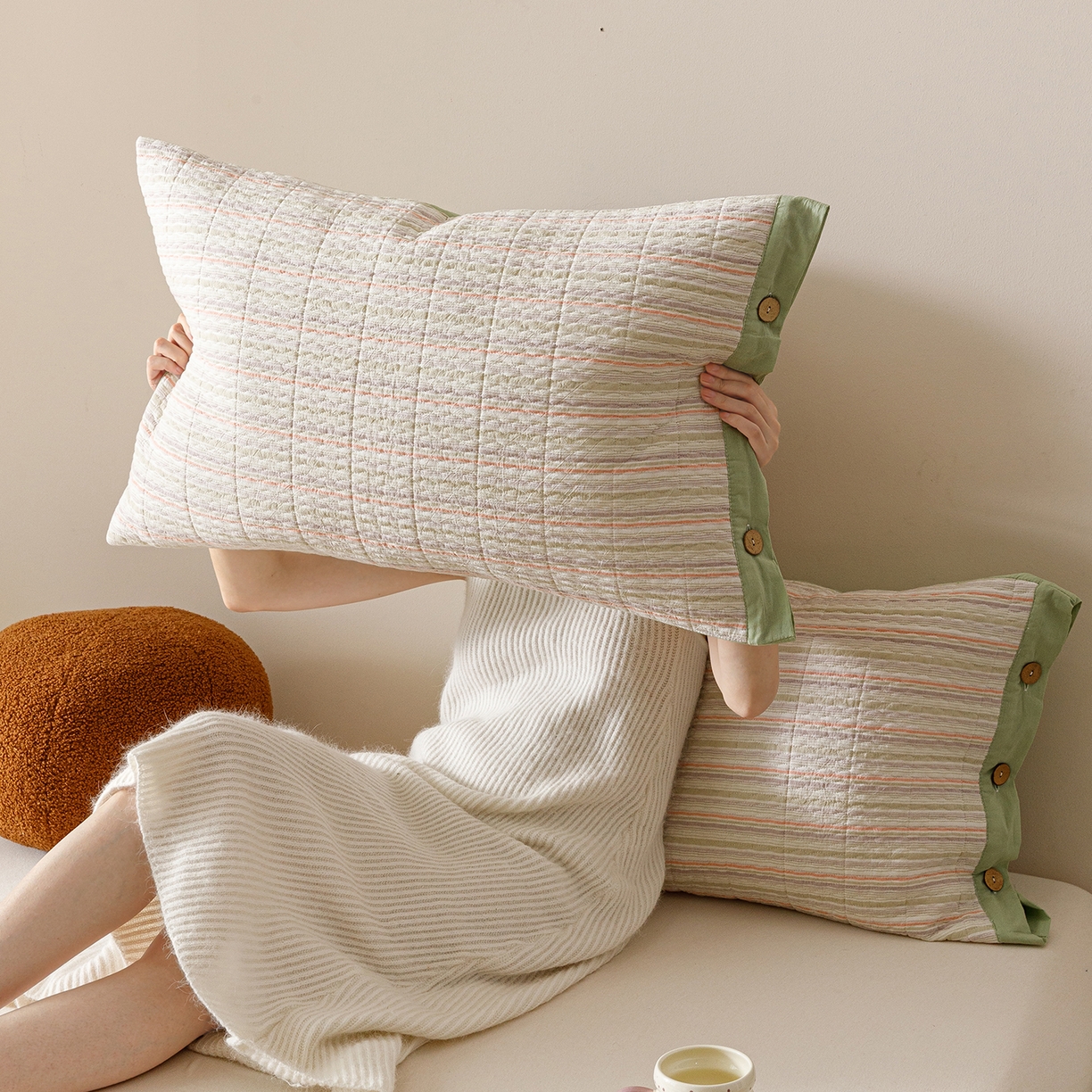 91家纺网 家纺一手货源 找家纺 爱港家纺 2025新款全棉色织水洗加厚绗缝夹棉防头油双面枕头套单品枕套单件枕套 小时代绿