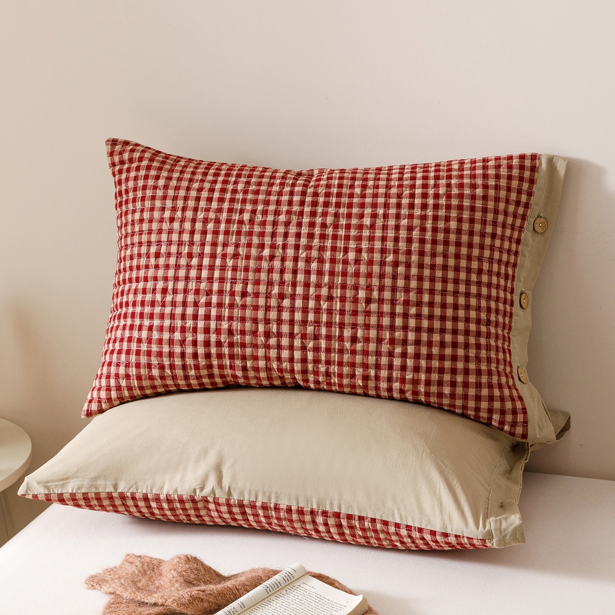 91家纺网 家纺一手货源 找家纺 爱港家纺 2025新款全棉色织水洗加厚绗缝夹棉防头油双面枕头套单品枕套单件枕套 格温特红