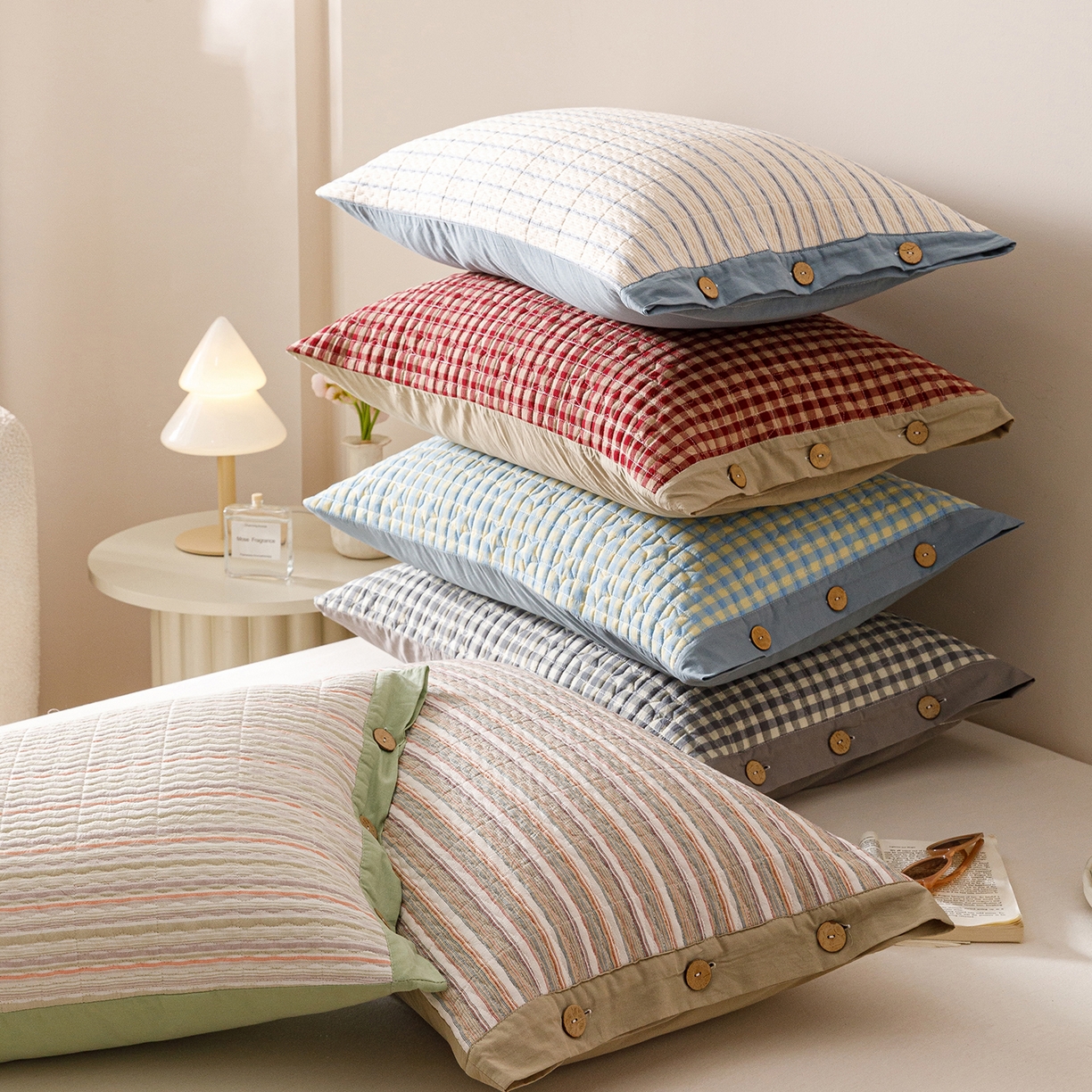 91家纺网 家纺一手货源 找家纺 爱港家纺 2025新款全棉色织水洗加厚绗缝夹棉防头油双面枕头套单品枕套单件枕套 组合图仅供参考不可下单