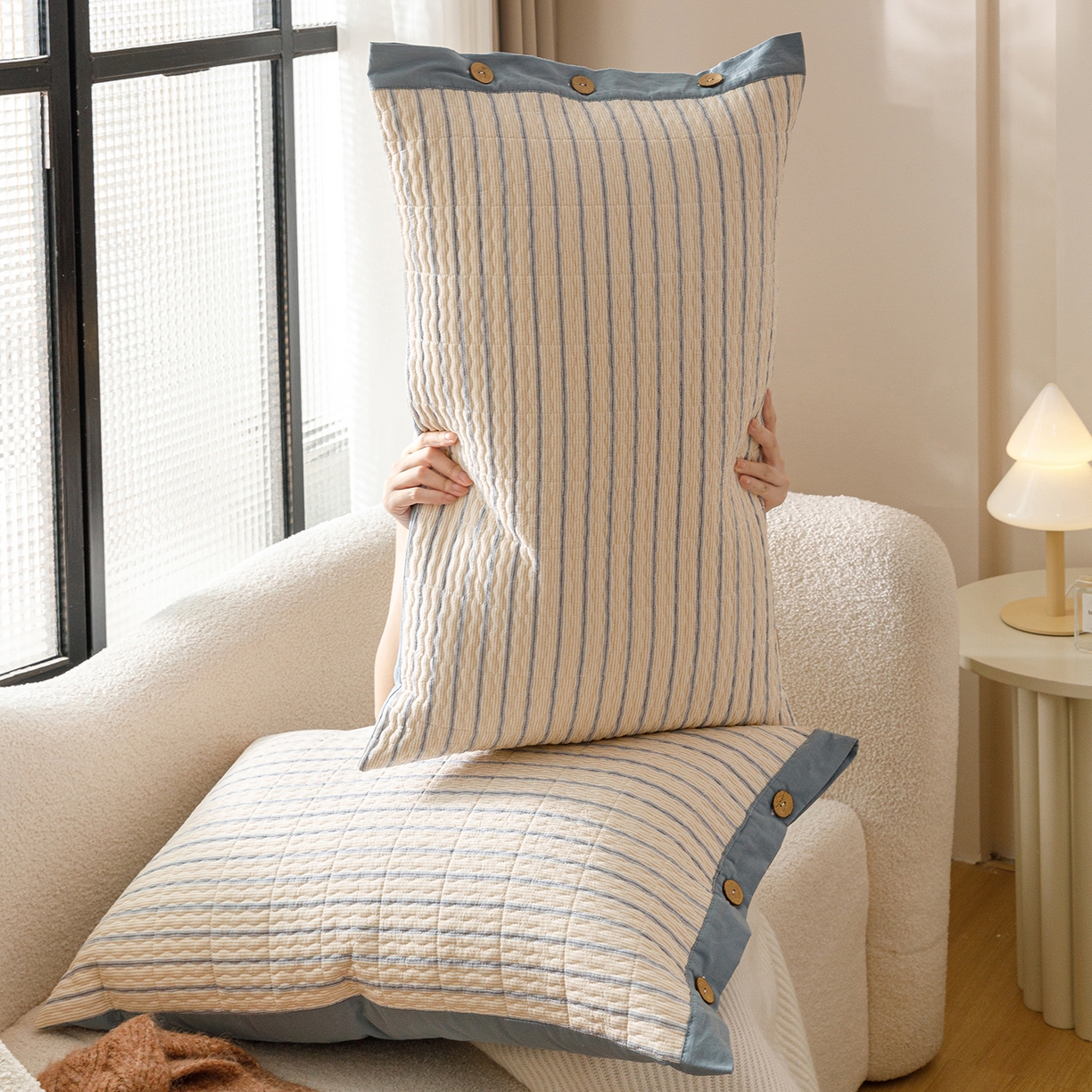 91家纺网 家纺一手货源 找家纺 爱港家纺 2025新款全棉色织水洗加厚绗缝夹棉防头油双面枕头套单品枕套单件枕套 小时代蓝