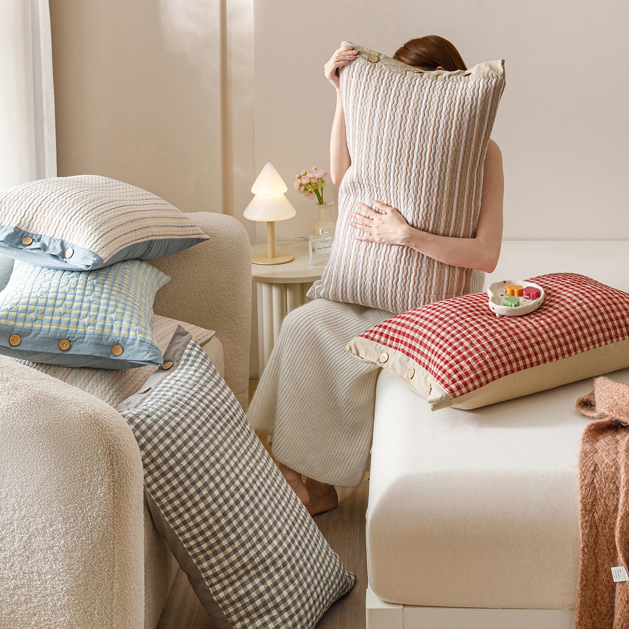 91家纺网 家纺一手货源 找家纺 爱港家纺 2025新款全棉色织水洗加厚绗缝夹棉防头油双面枕头套单品枕套单件枕套 组合图仅供参考不可下单