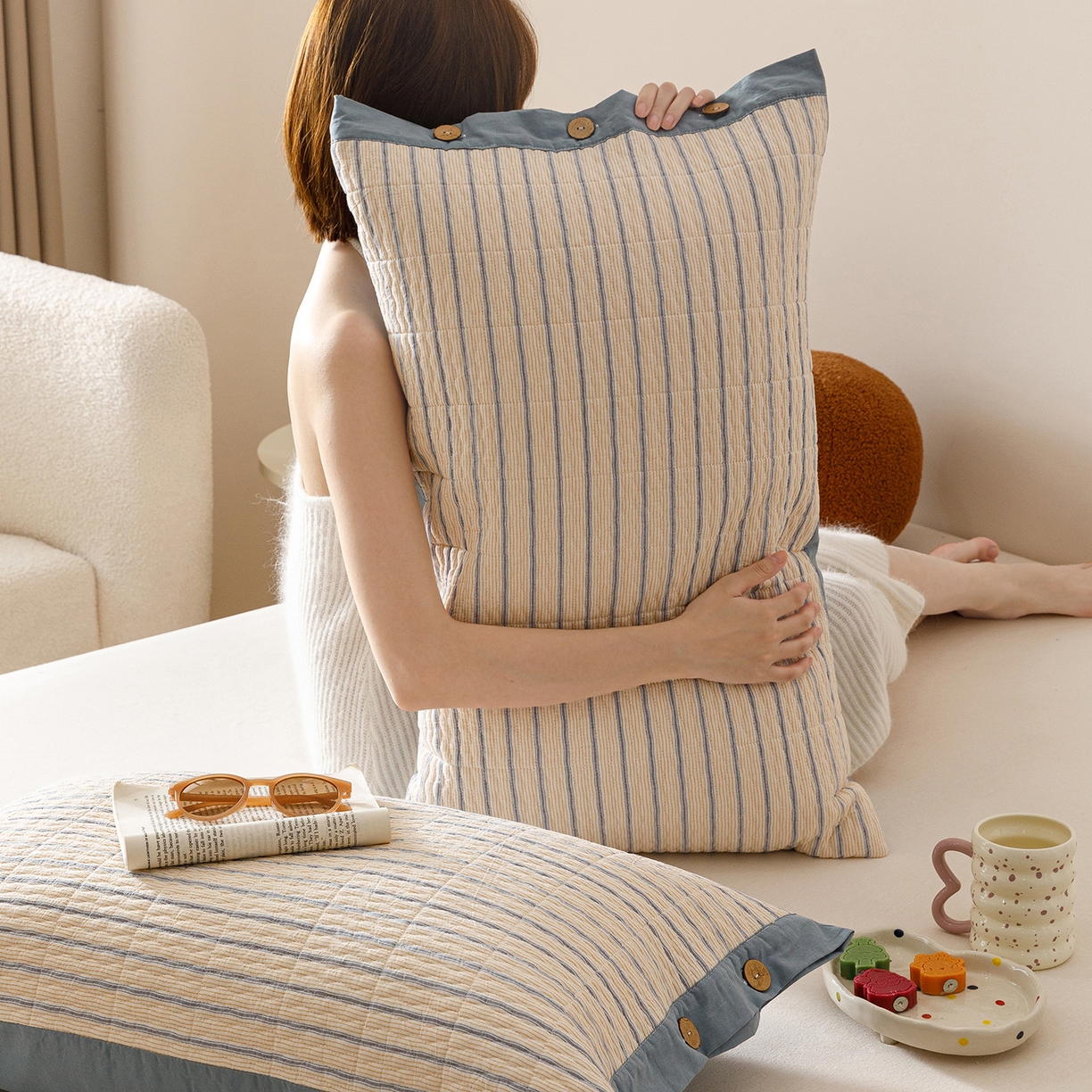 91家纺网 家纺一手货源 找家纺 爱港家纺 2025新款全棉色织水洗加厚绗缝夹棉防头油双面枕头套单品枕套单件枕套 小时代蓝