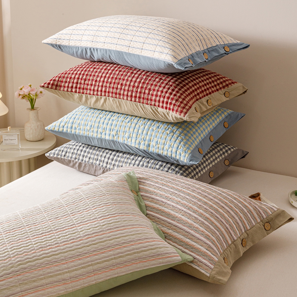 91家纺网 家纺一手货源 找家纺 爱港家纺 2025新款全棉色织水洗加厚绗缝夹棉防头油双面枕头套单品枕套单件枕套 组合图仅供参考不可下单