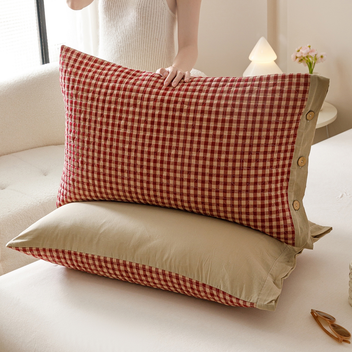 91家纺网 家纺一手货源 找家纺 爱港家纺 2025新款全棉色织水洗加厚绗缝夹棉防头油双面枕头套单品枕套单件枕套 格温特红