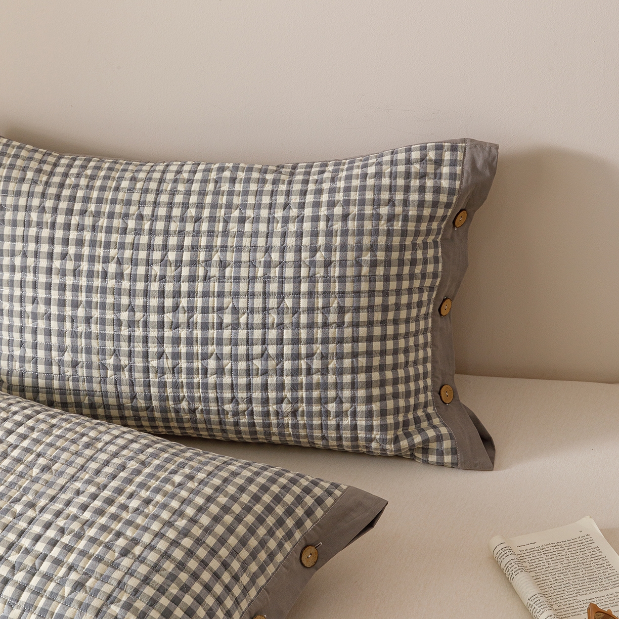 91家纺网 家纺一手货源 找家纺 爱港家纺 2025新款全棉色织水洗加厚绗缝夹棉防头油双面枕头套单品枕套单件枕套 格温特灰