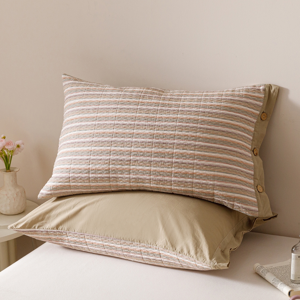 91家纺网 家纺一手货源 找家纺 爱港家纺 2025新款全棉色织水洗加厚绗缝夹棉防头油双面枕头套单品枕套单件枕套 小时代咖