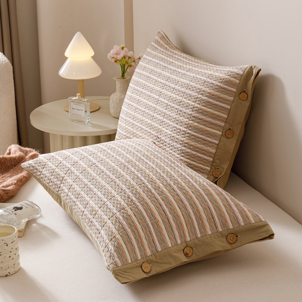 91家纺网 家纺一手货源 找家纺 爱港家纺 2025新款全棉色织水洗加厚绗缝夹棉防头油双面枕头套单品枕套单件枕套 小时代咖