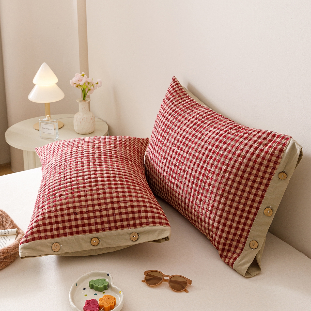 91家纺网 家纺一手货源 找家纺 爱港家纺 2025新款全棉色织水洗加厚绗缝夹棉防头油双面枕头套单品枕套单件枕套 格温特红