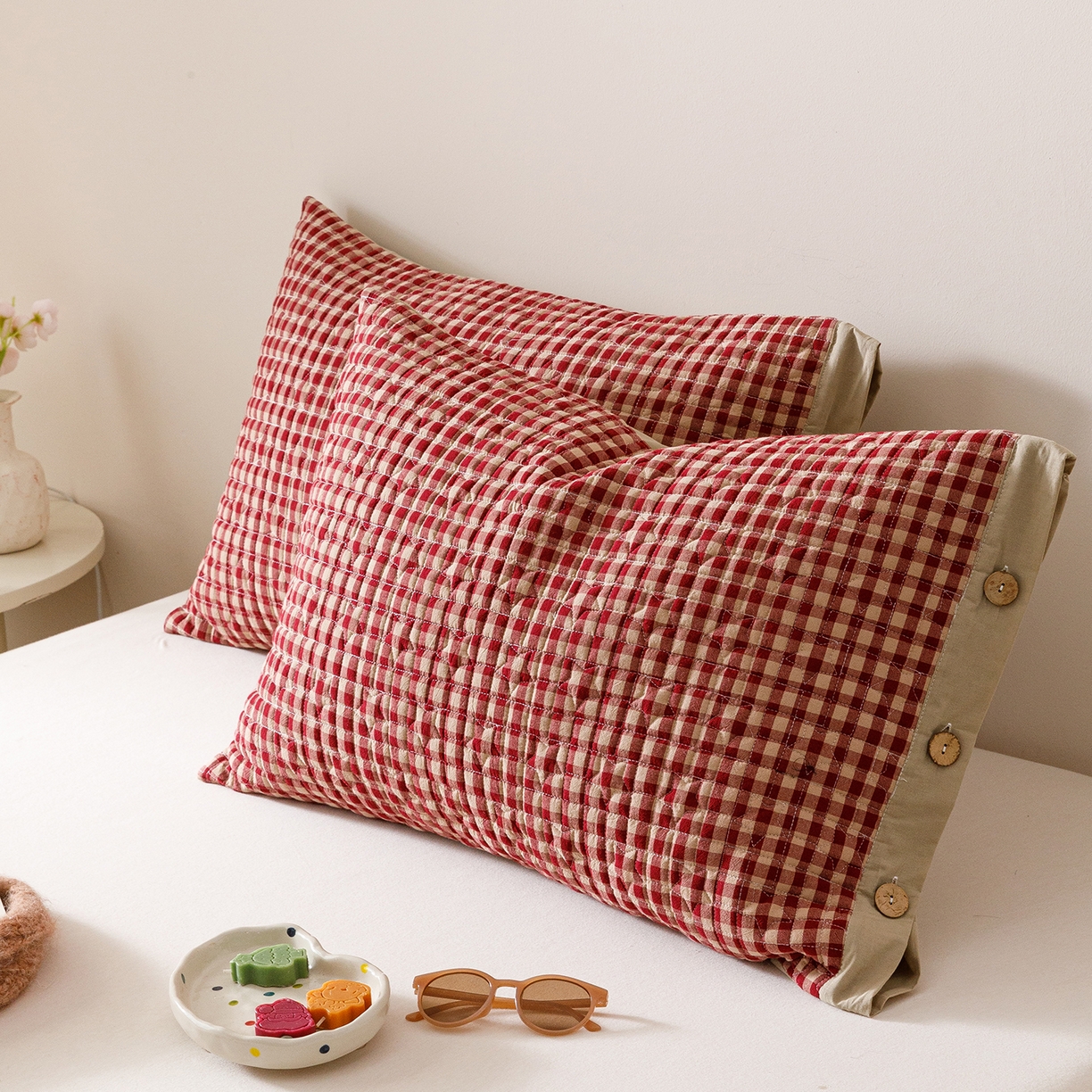 91家纺网 家纺一手货源 找家纺 爱港家纺 2025新款全棉色织水洗加厚绗缝夹棉防头油双面枕头套单品枕套单件枕套 格温特红