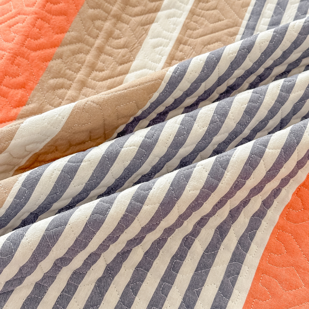 91家纺网 家纺一手货源 找家纺 （总）手艺人家纺 2025新款全棉夹棉绗缝印花床盖炕盖系列