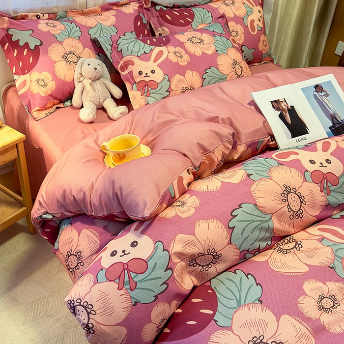 91家纺网 家纺一手货源 找家纺 丝芙妮家居（原乐视家纺） 2025新款全棉磨毛多规格单被套 草莓兔兔-粉