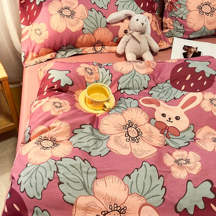 91家纺网 家纺一手货源 找家纺 丝芙妮家居（原乐视家纺） 2025新款全棉磨毛多规格单被套 草莓兔兔-粉