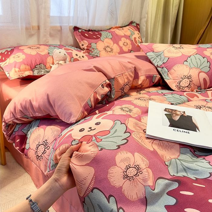 91家纺网 家纺一手货源 找家纺 丝芙妮家居（原乐视家纺） 2025新款全棉磨毛多规格单被套 草莓兔兔-粉
