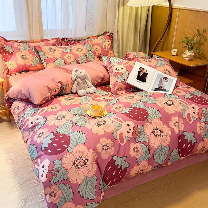 91家纺网 家纺一手货源 找家纺 丝芙妮家居（原乐视家纺） 2025新款全棉磨毛多规格单被套 草莓兔兔-粉