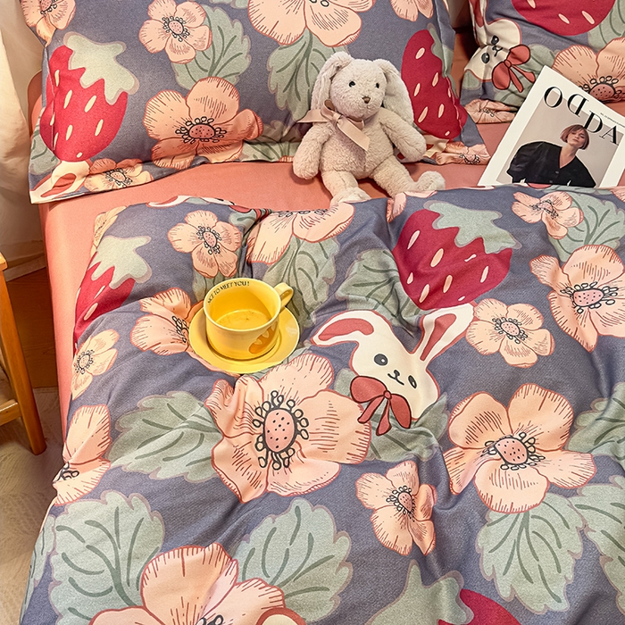 91家纺网 家纺一手货源 找家纺 丝芙妮家居（原乐视家纺） 2025新款全棉磨毛多规格单被套 草莓兔兔-蓝