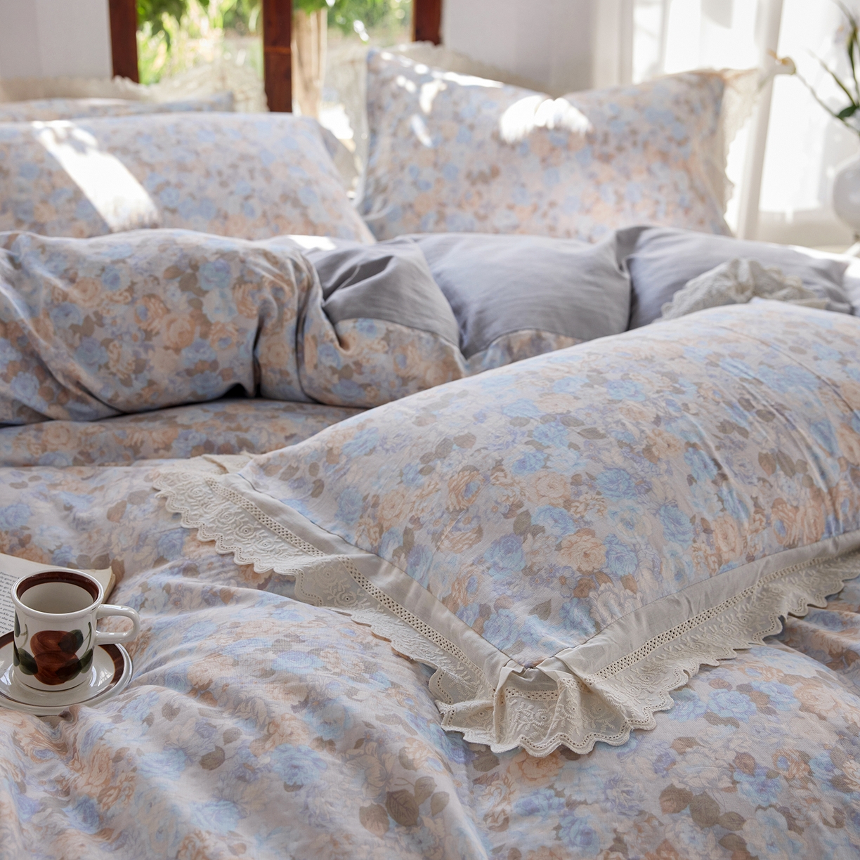 91家纺网 家纺一手货源 找家纺 梵克保罗 2026春夏新品韩版全棉纯棉双层纱镂空花边系列四件套 半岛花园-兰