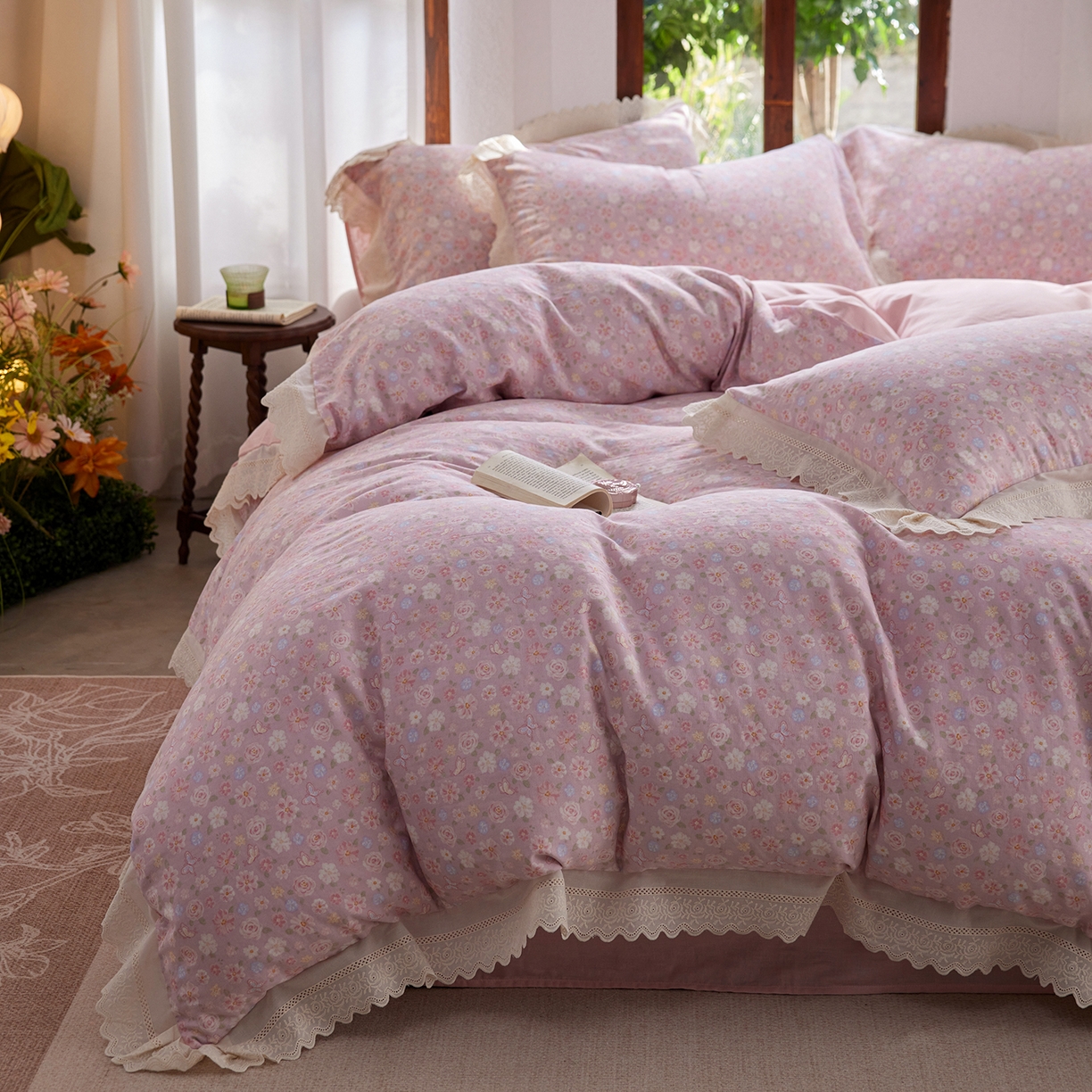 91家纺网 家纺一手货源 找家纺 梵克保罗 2026春夏新品韩版全棉纯棉双层纱镂空花边系列四件套 少女花季