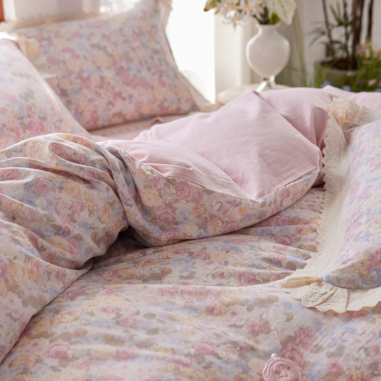 91家纺网 家纺一手货源 找家纺 梵克保罗 2026春夏新品韩版全棉纯棉双层纱镂空花边系列四件套 半岛花园-粉