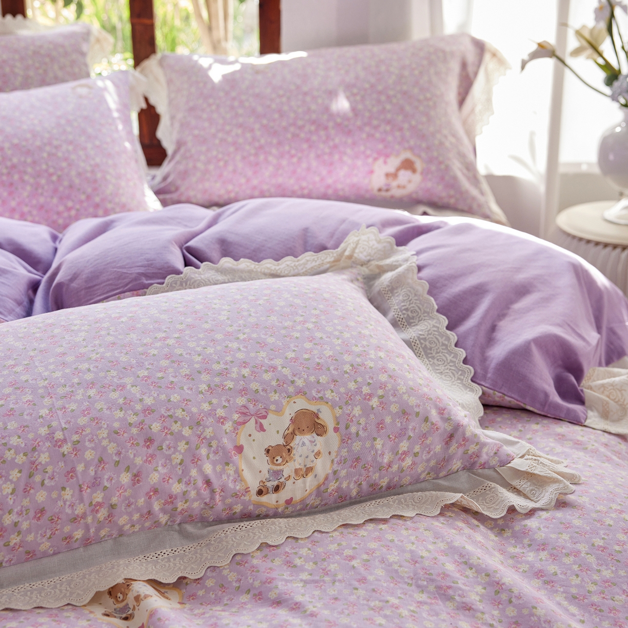 91家纺网 家纺一手货源 找家纺 梵克保罗 2026春夏新品韩版全棉纯棉双层纱镂空花边系列四件套 粉色回忆-紫