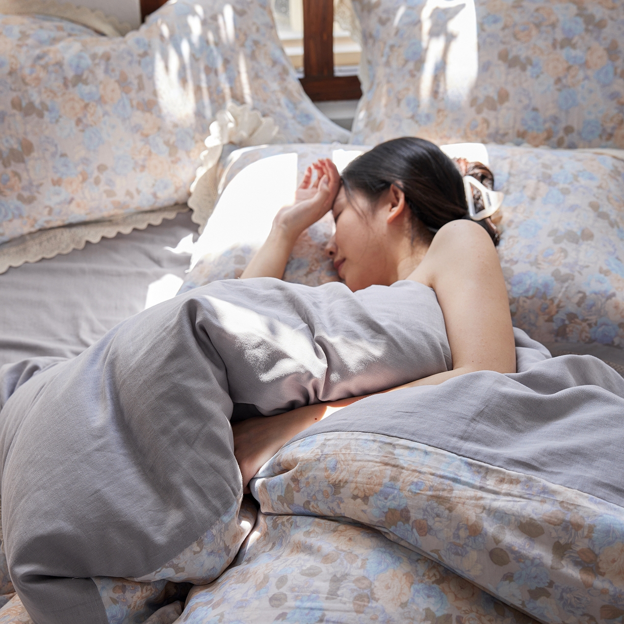 91家纺网 家纺一手货源 找家纺 梵克保罗 2026春夏新品韩版全棉纯棉双层纱镂空花边系列四件套 半岛花园-兰