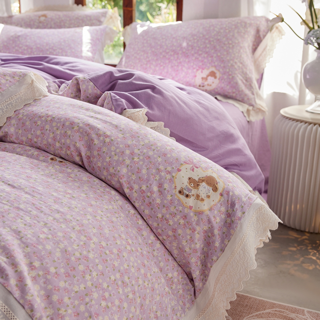 91家纺网 家纺一手货源 找家纺 梵克保罗 2026春夏新品韩版全棉纯棉双层纱镂空花边系列四件套 粉色回忆-紫