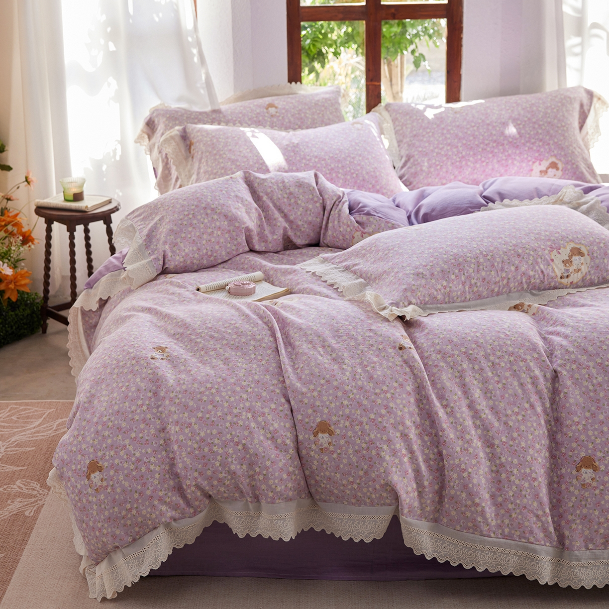 91家纺网 家纺一手货源 找家纺 梵克保罗 2026春夏新品韩版全棉纯棉双层纱镂空花边系列四件套 粉色回忆-紫