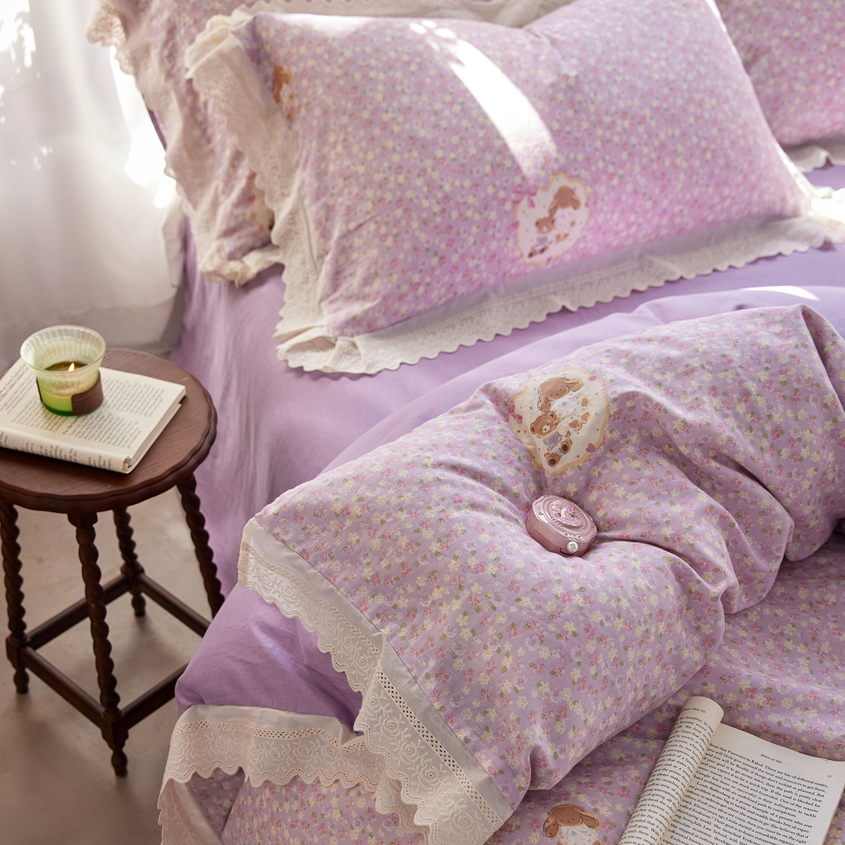 91家纺网 家纺一手货源 找家纺 梵克保罗 2026春夏新品韩版全棉纯棉双层纱镂空花边系列四件套 粉色回忆-紫