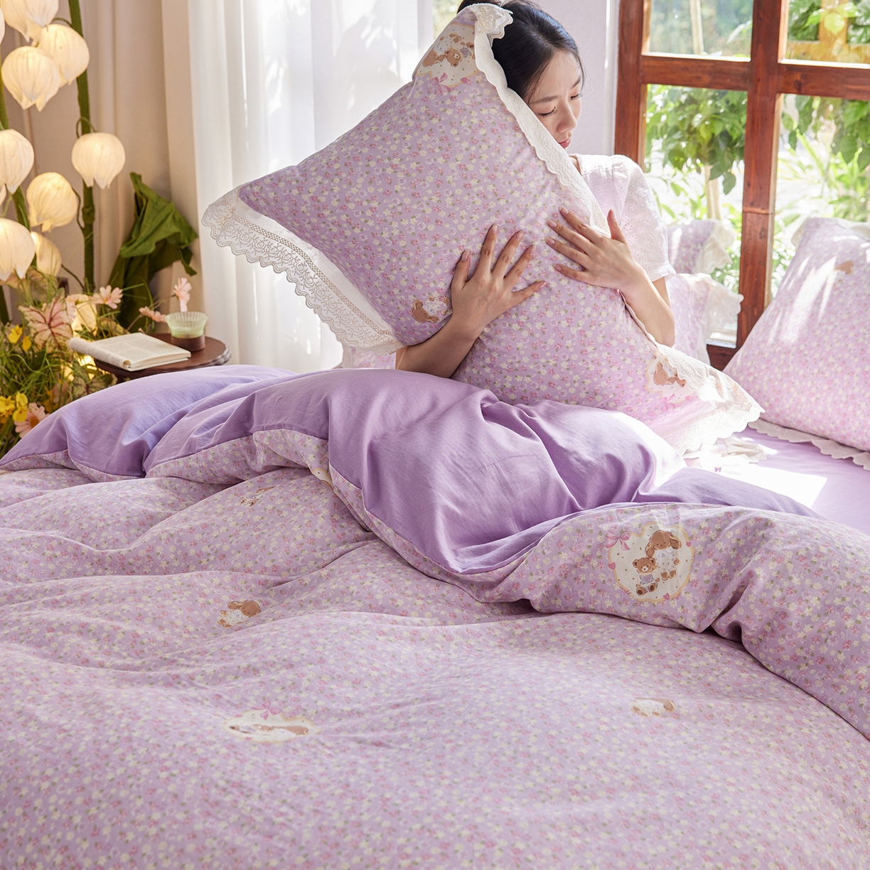 91家纺网 家纺一手货源 找家纺 梵克保罗 2026春夏新品韩版全棉纯棉双层纱镂空花边系列四件套 粉色回忆-紫