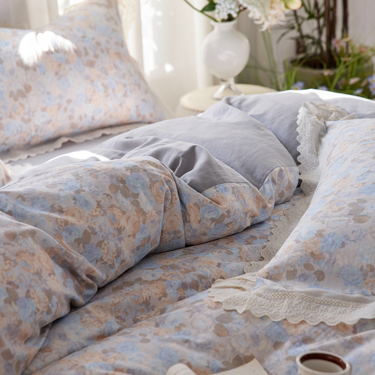 91家纺网 家纺一手货源 找家纺 梵克保罗 2026春夏新品韩版全棉纯棉双层纱镂空花边系列四件套 半岛花园-兰