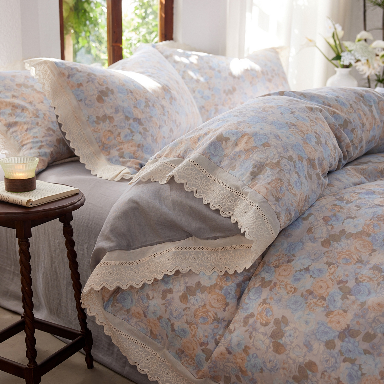 91家纺网 家纺一手货源 找家纺 梵克保罗 2026春夏新品韩版全棉纯棉双层纱镂空花边系列四件套 半岛花园-兰