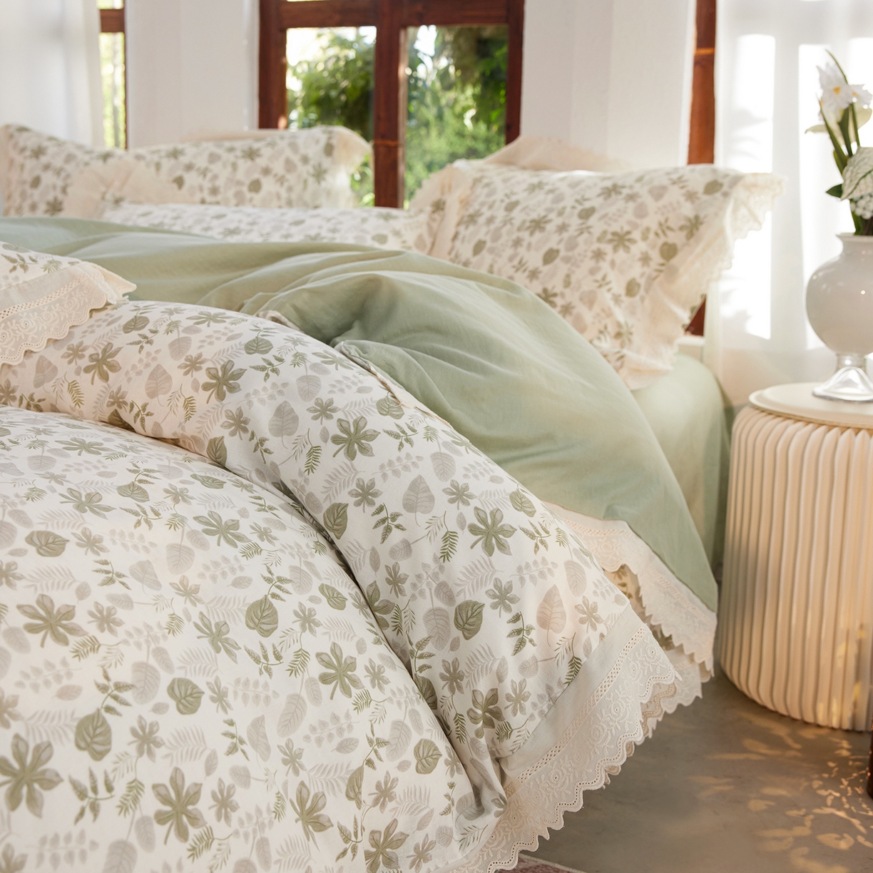 91家纺网 家纺一手货源 找家纺 梵克保罗 2026春夏新品韩版全棉纯棉双层纱镂空花边系列四件套 芊叶