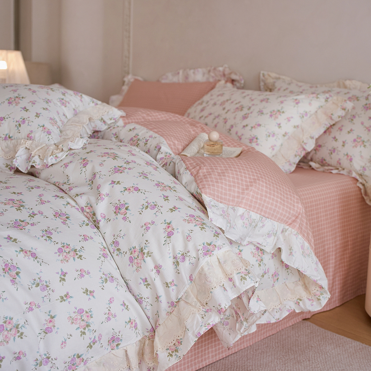 91家纺网 家纺一手货源 找家纺 梵克保罗 2026春夏新品全棉纯棉13372法式双层花边系列四件套 伊人飘香