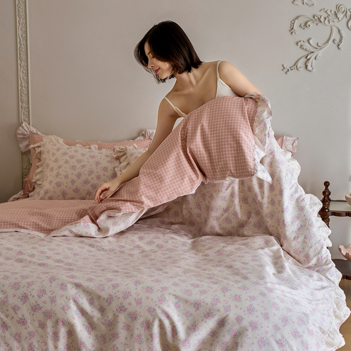 91家纺网 家纺一手货源 找家纺 梵克保罗 2026春夏新品全棉纯棉13372法式双层花边系列四件套 柔情花梦·粉