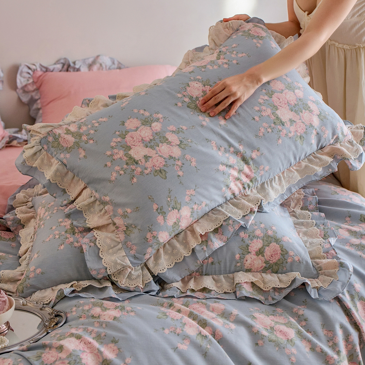 91家纺网 家纺一手货源 找家纺 梵克保罗 2026春夏新品全棉纯棉13372法式双层花边系列四件套 安妮公主·兰