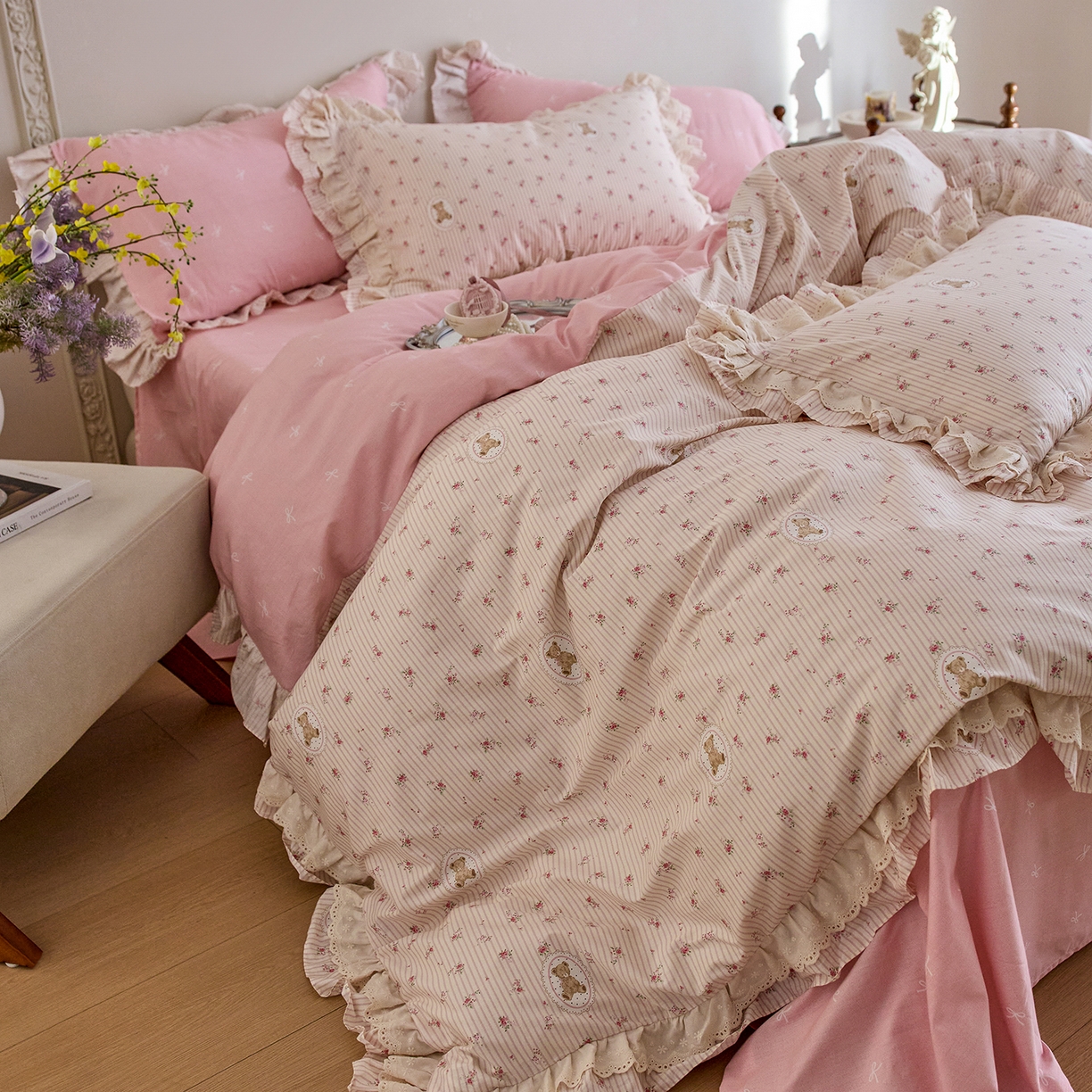 91家纺网 家纺一手货源 找家纺 梵克保罗 2026春夏新品全棉纯棉13372法式双层花边系列四件套 萌熊乐园