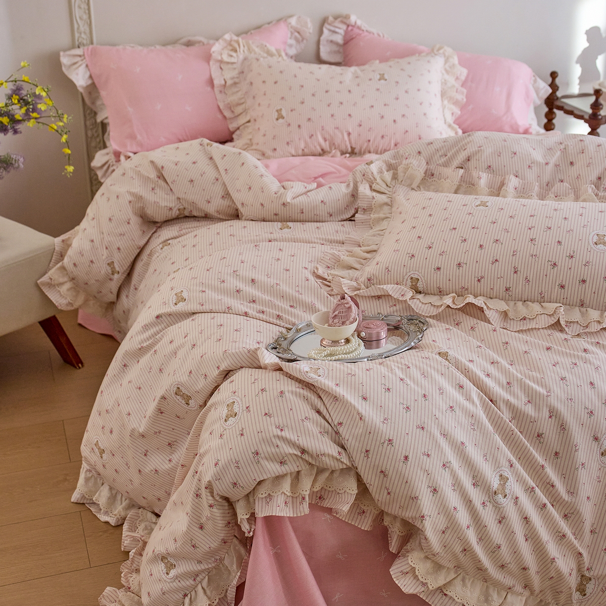 91家纺网 家纺一手货源 找家纺 梵克保罗 2026春夏新品全棉纯棉13372法式双层花边系列四件套 萌熊乐园