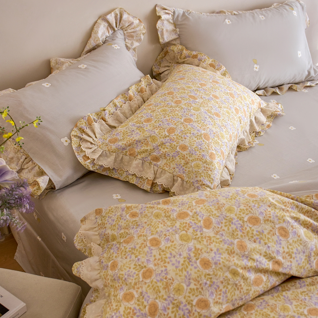 91家纺网 家纺一手货源 找家纺 梵克保罗 2026春夏新品全棉纯棉13372法式双层花边系列四件套 恋爱未满