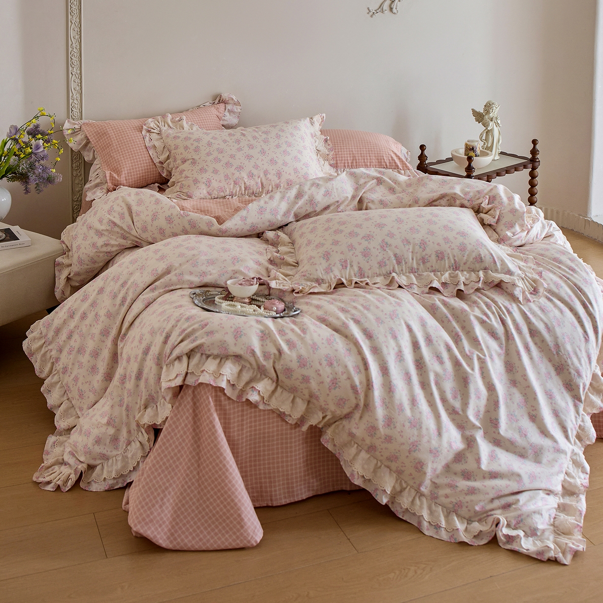 91家纺网 家纺一手货源 找家纺 梵克保罗 2026春夏新品全棉纯棉13372法式双层花边系列四件套 柔情花梦·粉