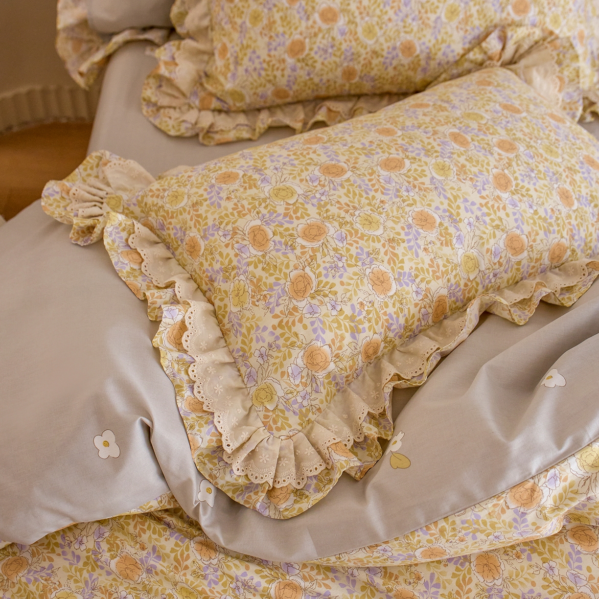 91家纺网 家纺一手货源 找家纺 梵克保罗 2026春夏新品全棉纯棉13372法式双层花边系列四件套 恋爱未满