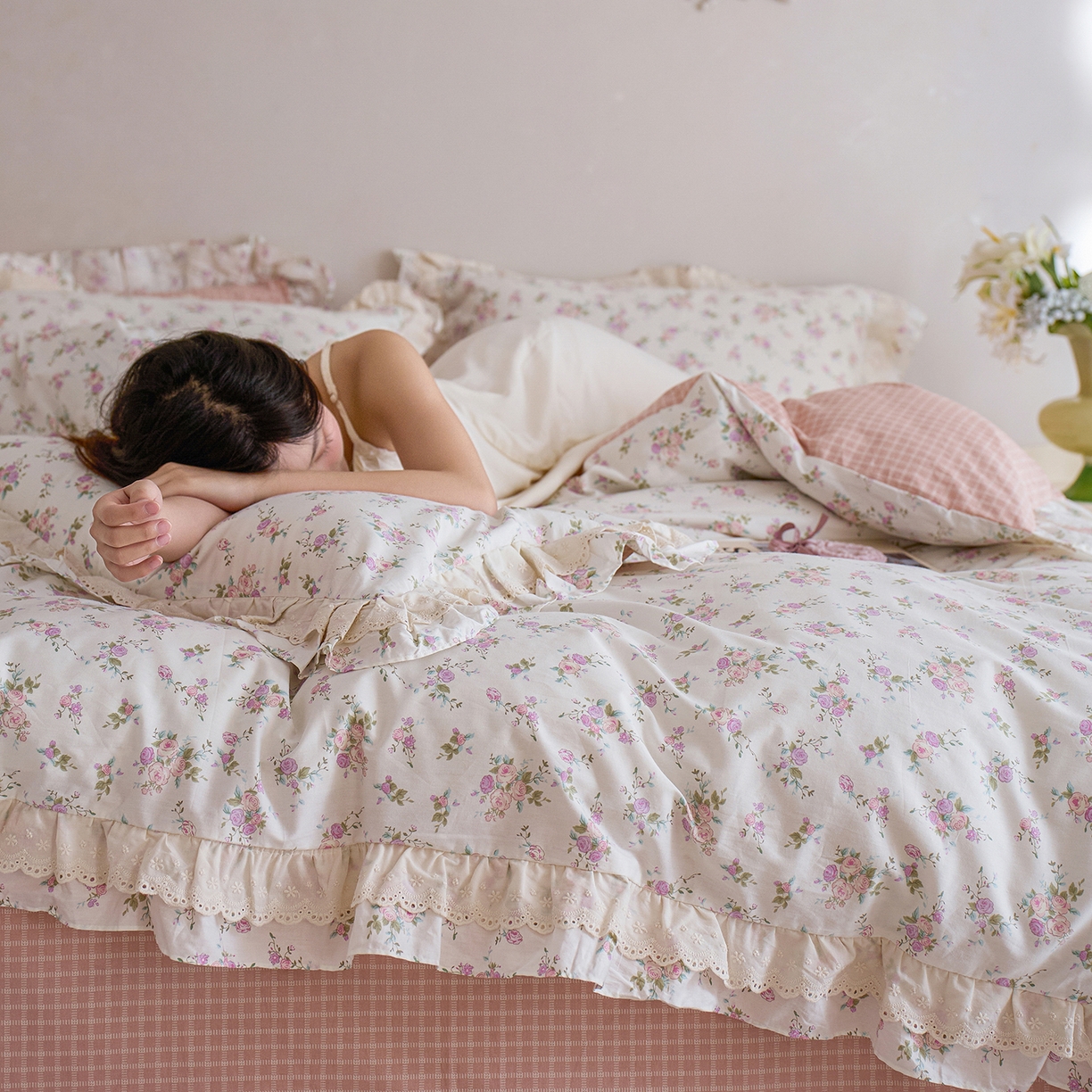 91家纺网 家纺一手货源 找家纺 梵克保罗 2026春夏新品全棉纯棉13372法式双层花边系列四件套 伊人飘香