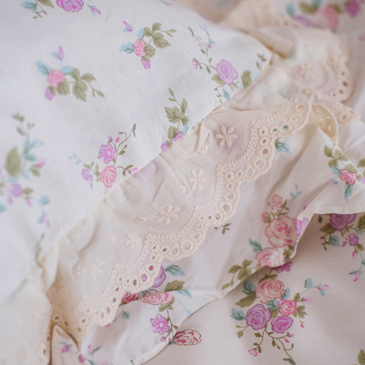 91家纺网 家纺一手货源 找家纺 梵克保罗 2026春夏新品全棉纯棉13372法式双层花边系列四件套 伊人飘香