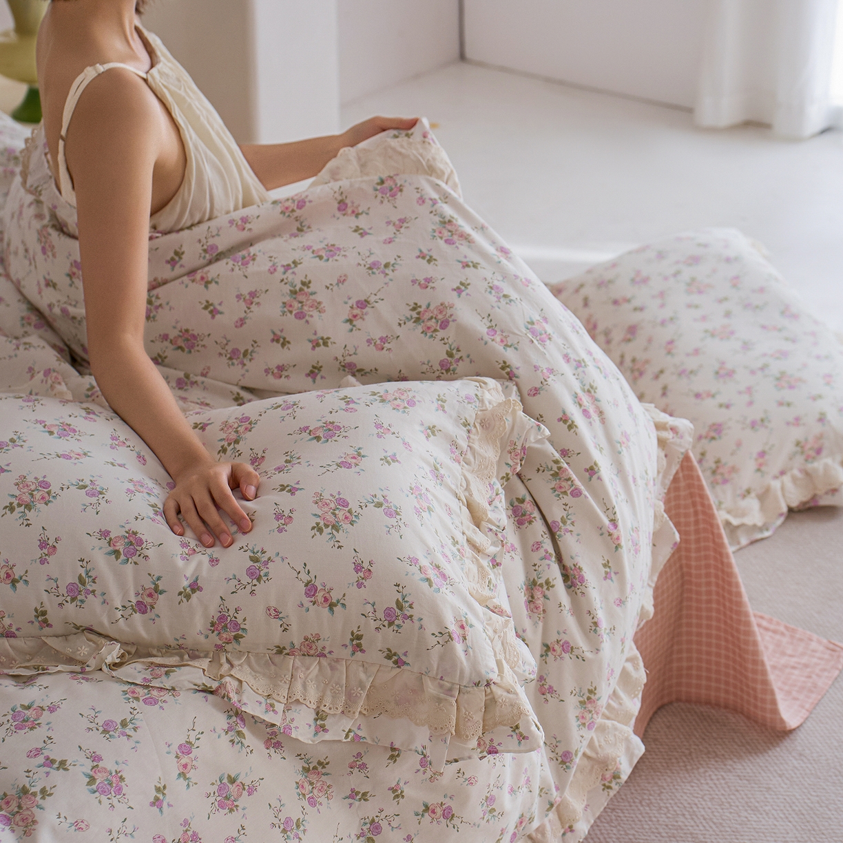 91家纺网 家纺一手货源 找家纺 梵克保罗 2026春夏新品全棉纯棉13372法式双层花边系列四件套 伊人飘香