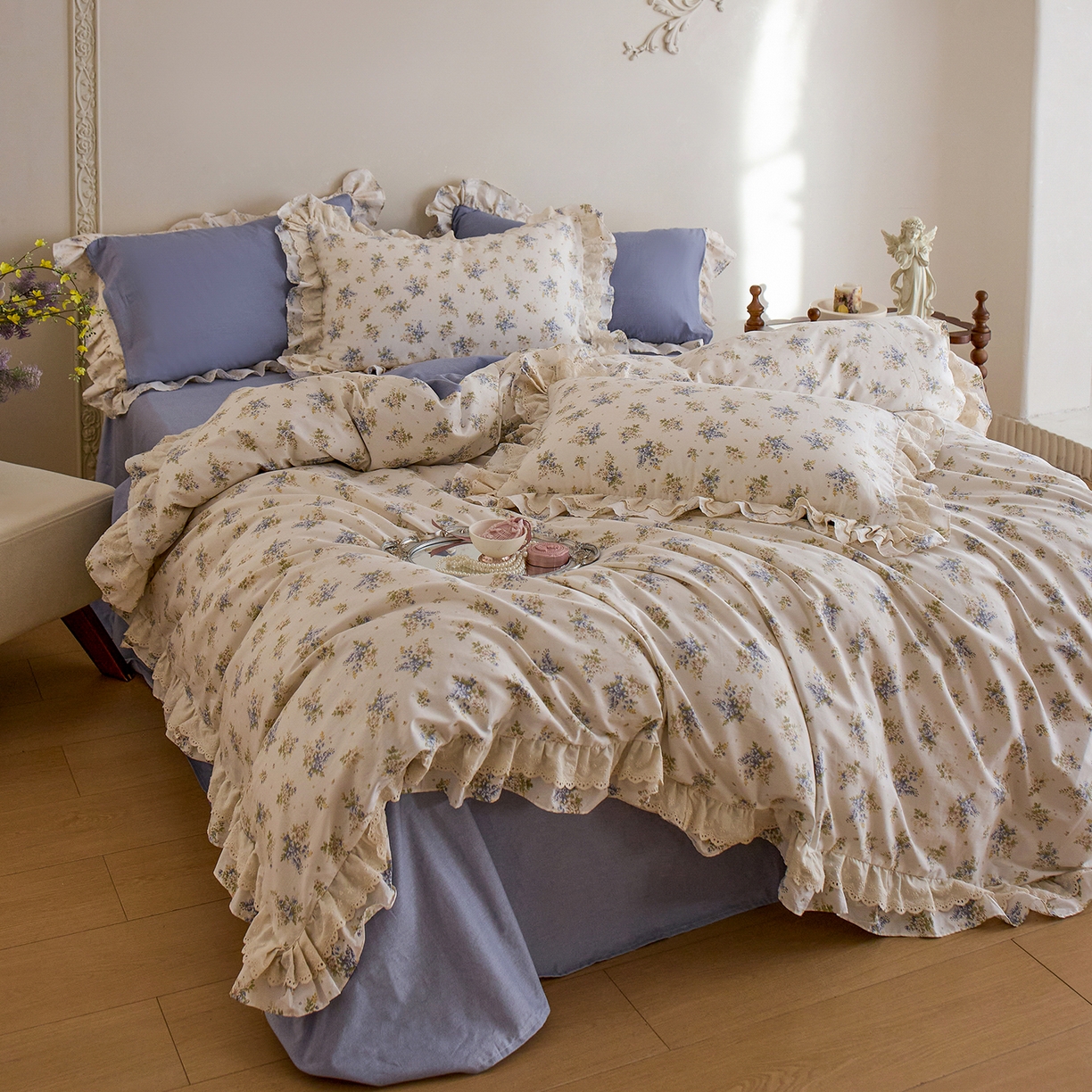 91家纺网 家纺一手货源 找家纺 梵克保罗 2026春夏新品全棉纯棉13372法式双层花边系列四件套 兔兔花园