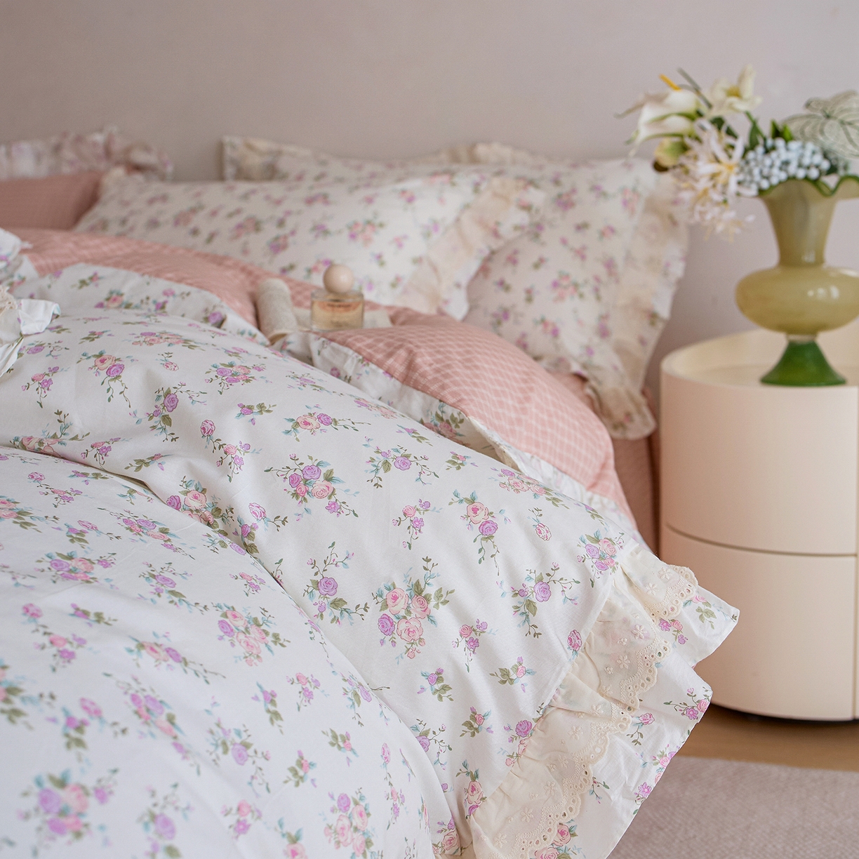 91家纺网 家纺一手货源 找家纺 梵克保罗 2026春夏新品全棉纯棉13372法式双层花边系列四件套 伊人飘香