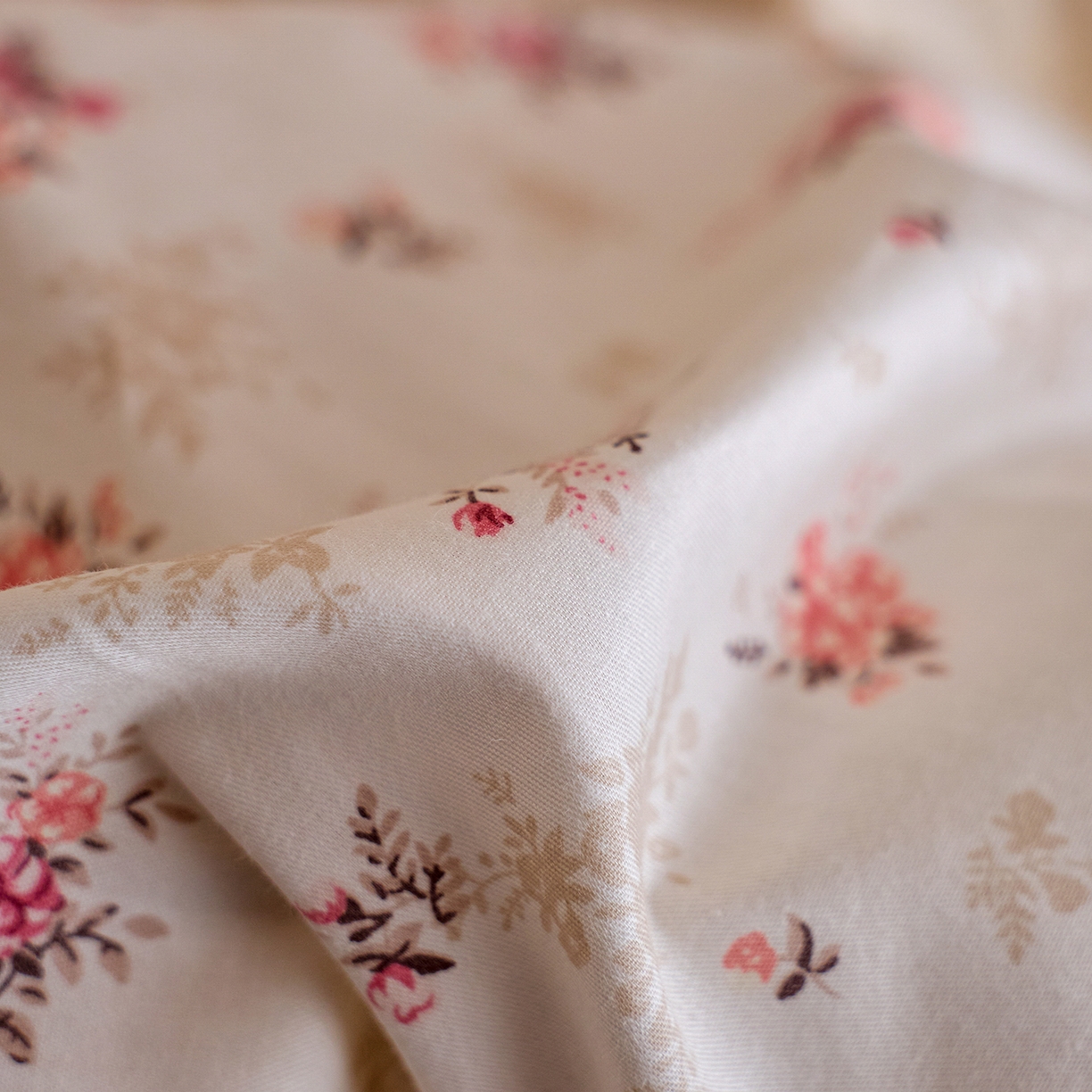 91家纺网 家纺一手货源 找家纺 梵克保罗 2026春夏新品全棉纯棉13372法式双层花边系列四件套 屋顶花园